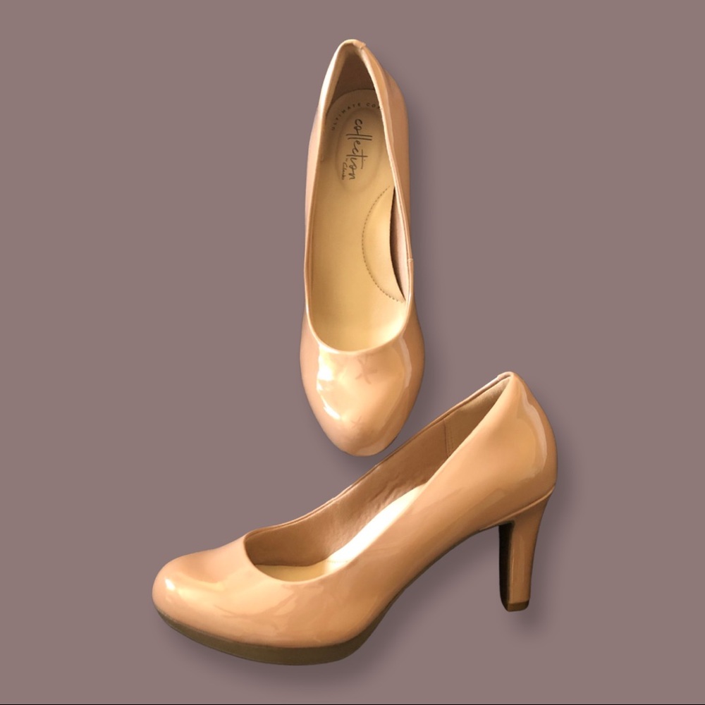 NIB Clarks Adriel viola patent heels in praline